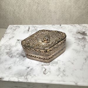 Vintage Jewelry Trinket Box Diamond Shaped Silver tone Filigre Mesh‎ Rose On Lid